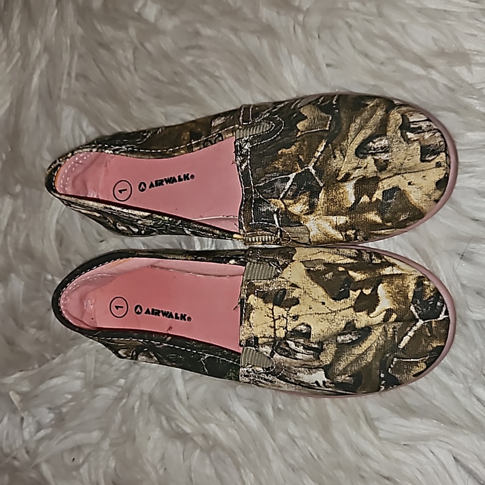 Airwalk Camo & Pink Slip-On Shoes | Kids Size 1 - Picture 2 of 7